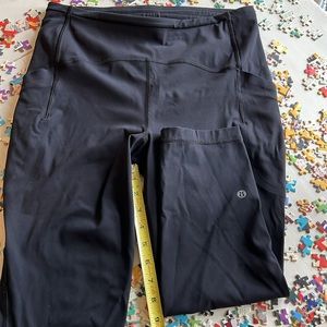 Black Lululemon Leggings (cropped) (Sz 10)